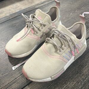 Adidas tennis shoes size 7